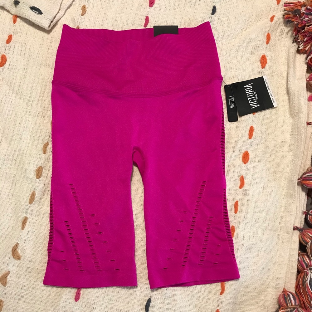 NWT Victoria sport bike short